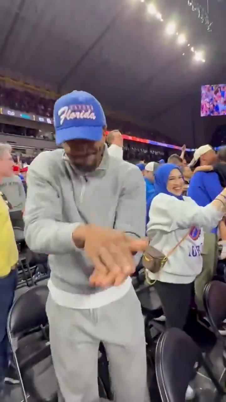 比爾學(xué)弟們哥就是你們的榜樣錢多事少的榜樣