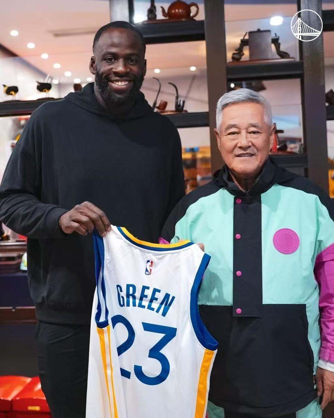 勇士官方曬格林中國(guó)行照片：趙本山、徐靜雨出鏡