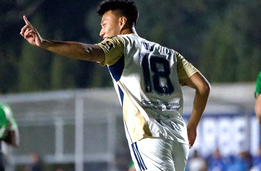 國足喜訊！20歲留洋新星頭球上演絕平，成封面人物，武磊后繼有人